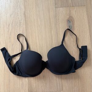 SKIMS Classic Black Tshirt Bra